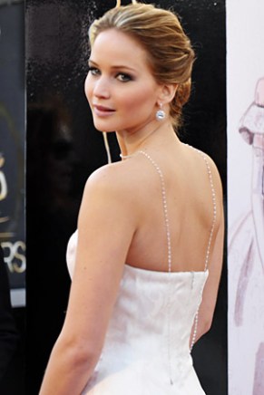 022413-oscars-lawrence-necklace-340